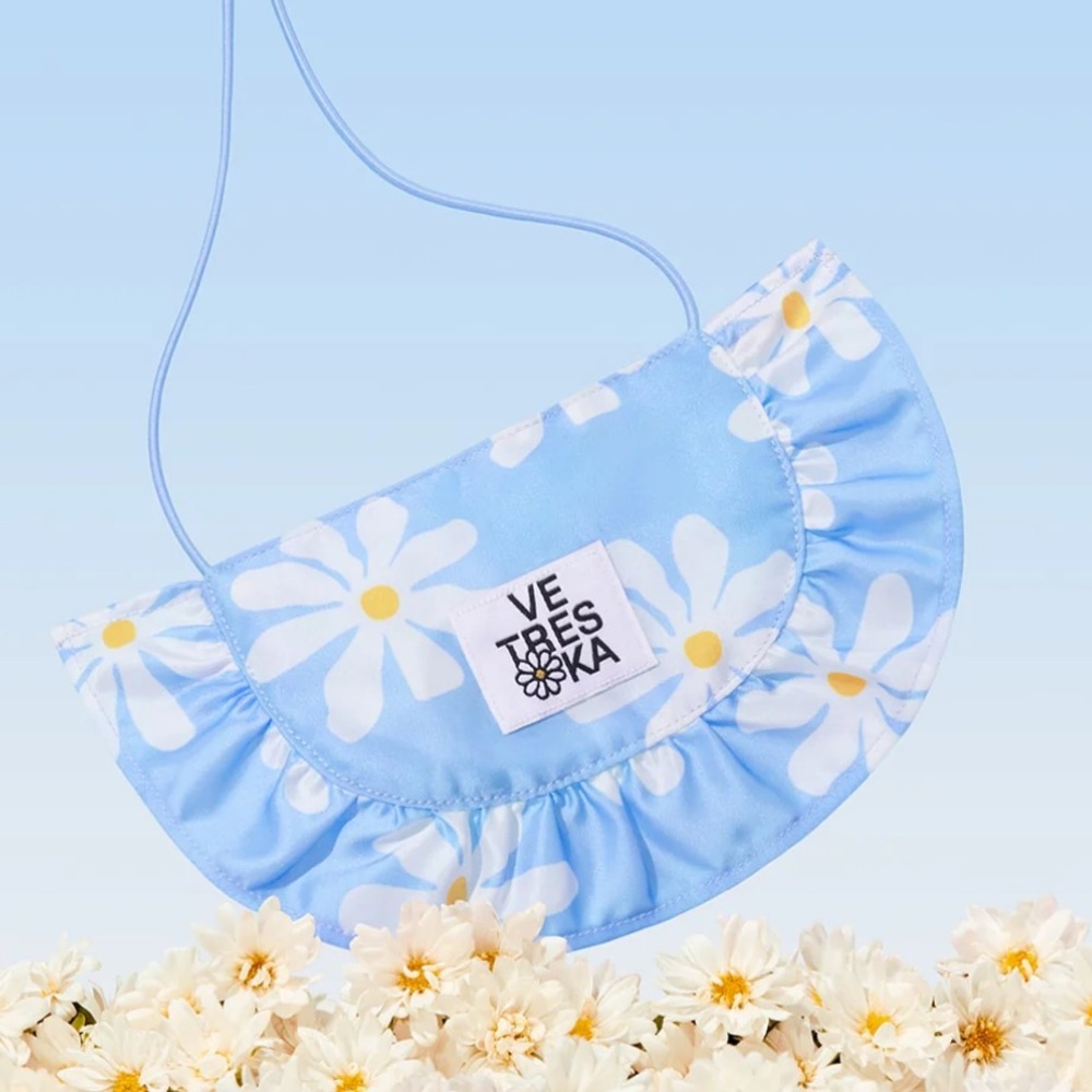 VETRESKA NYC DAISY PRINT BIB FOR DOGS OR CATS IN BLUE OS - Picture 3 of 5